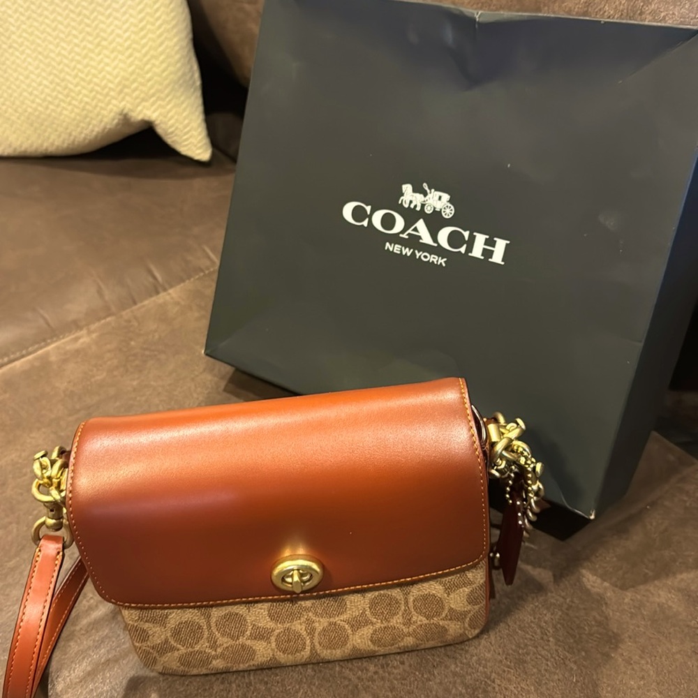 Coach Cassie Crossbody Bag 19 in signature canvas